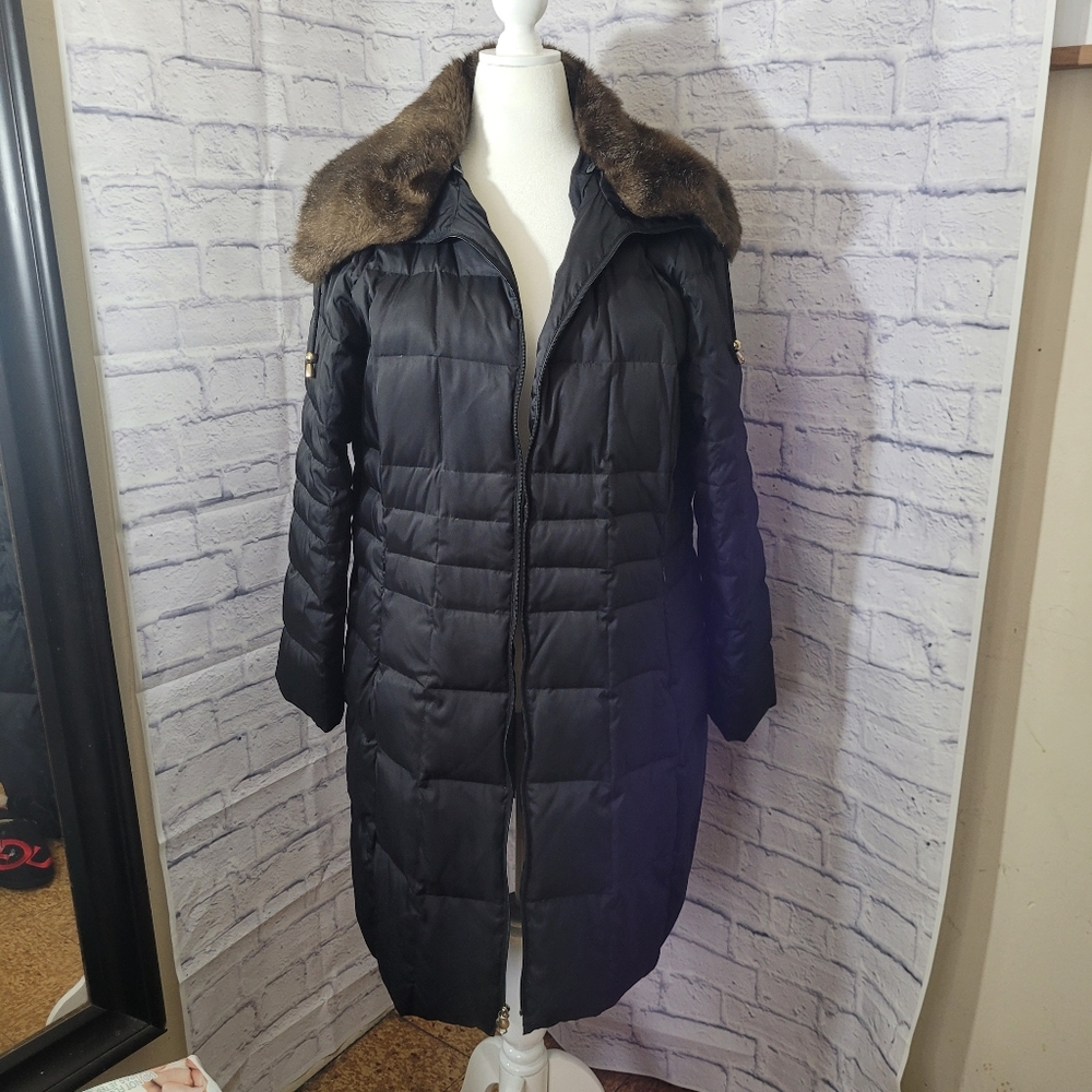 Laundry By Shelli Segal Black Down Puffer Coat with Faux Fur Collar